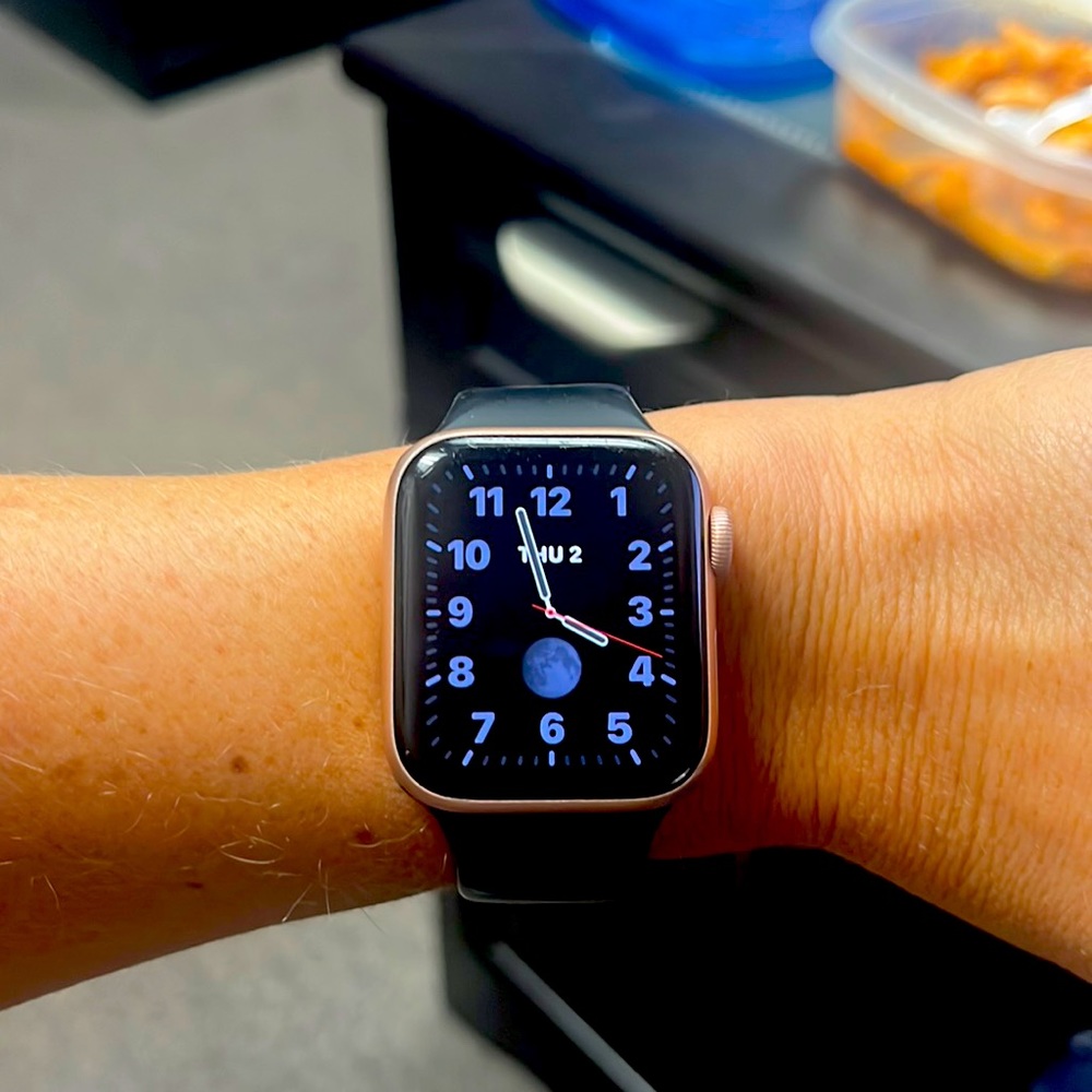 Apple Watch Series 5 40 mm with band